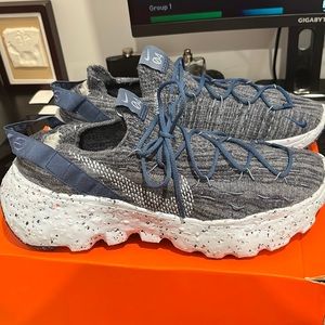 Nike Space Hippie 04
Mystic Navy